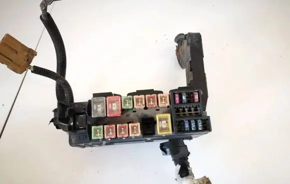 Nissan Primera Fuse box set 24381au000