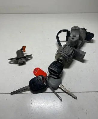 Toyota Avensis T250 Ignition lock 450200504