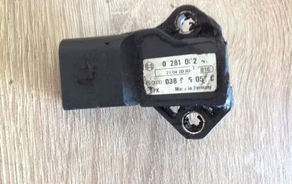 Volkswagen Golf V Air pressure sensor 0281002