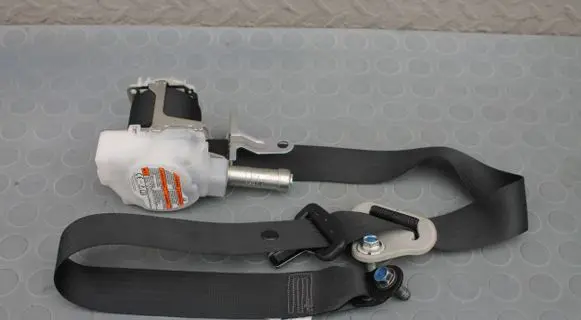 Suzuki SX4 S-Cross Front seatbelt