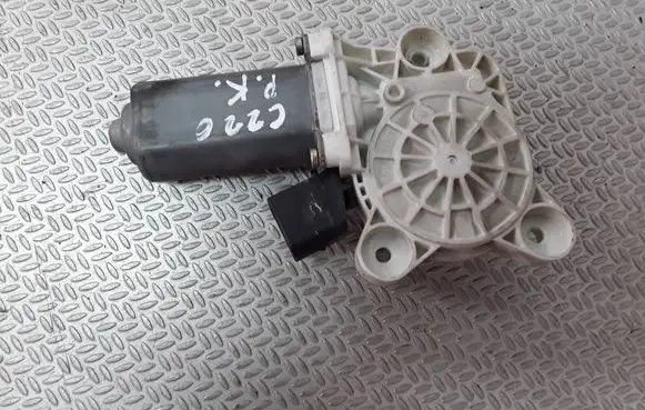 Mercedes-Benz C W203 Front door window regulator motor A2118201842
