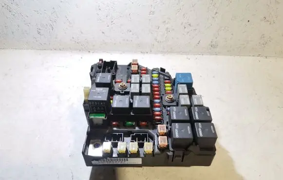 Cadillac CTS Fuse module 25743733