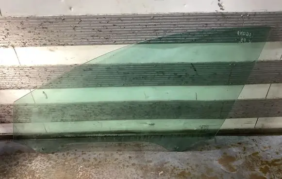 Renault Laguna III Front door window glass four-door 43R00049 E0002920 DOT24M25AS2