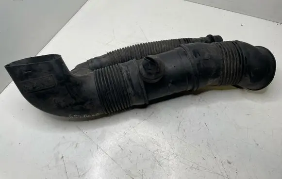 BMW 5 E39 Air intake hose/pipe 13712247004