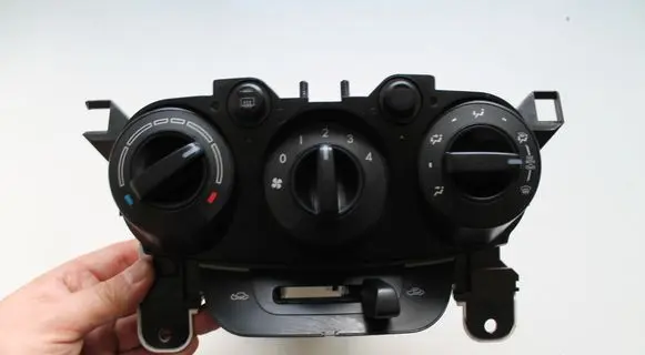 Mazda 2 Climate control unit