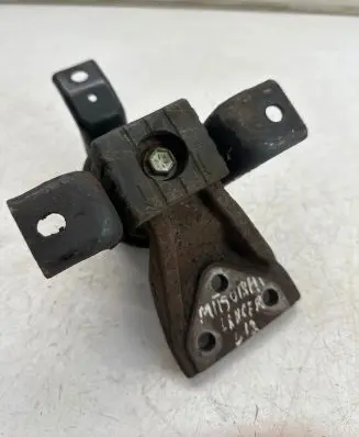 Mitsubishi Lancer Engine mount bracket