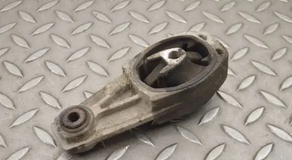 Peugeot 2008 II Engine mount bracket 9673005780