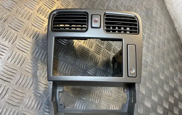 Subaru Forester SG Radio/GPS head unit trim 