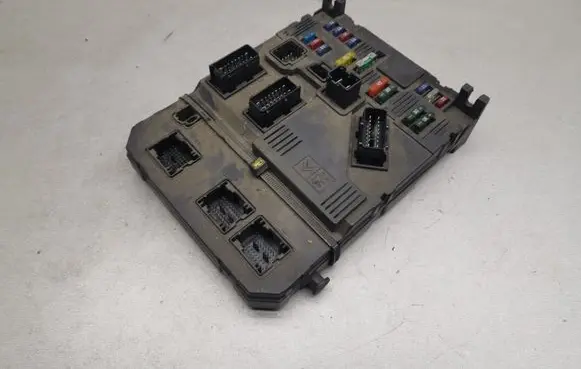 Citroen C3 Fuse module 9648715380