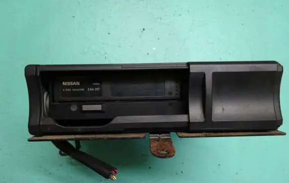 Nissan Terrano CD/DVD changer 28184AV700