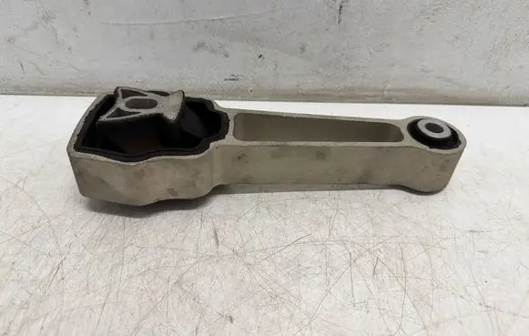 Volvo S80 Engine mount bracket 31430441