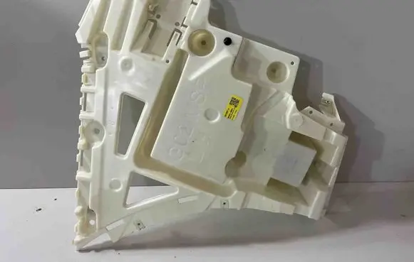 Rear bumper mounting bracket