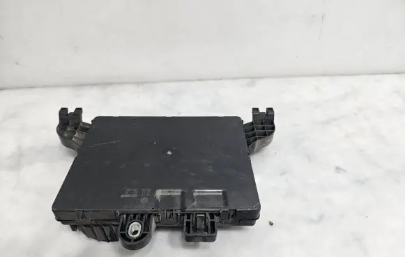 Opel Insignia A Fuse module 1327731803