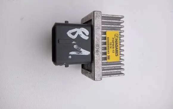 Mazda CX-7 Glow plug pre-heat relay 8200859243 FGPR812 01H1