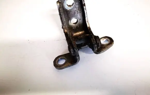 Honda CR-V Rear door lower hinge