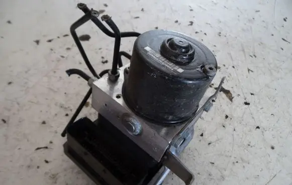 BMW 1 E81 E87 ABS Pump 6778163