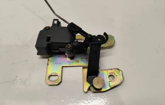 Volkswagen Touareg I Tailgate boot lock/latch motor 7L6827425