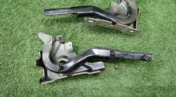 Renault Captur II Engine bonnet/hood hinges 654017021R