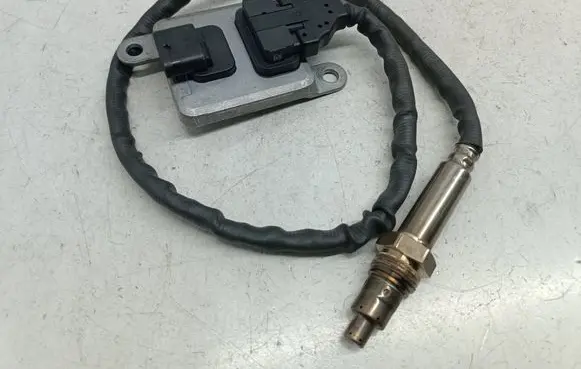 Mercedes-Benz E W212 Lambda probe sensor A0009055712 0009055712