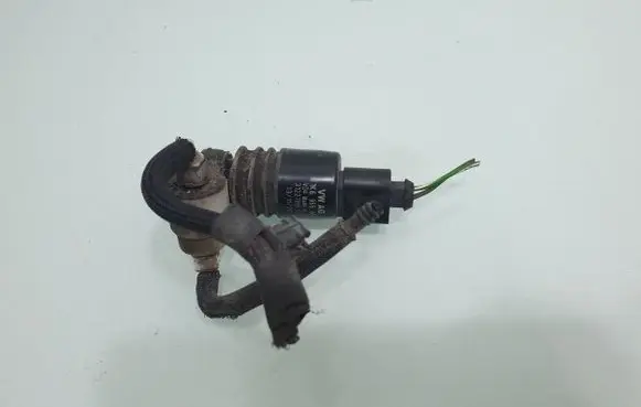 Volkswagen PASSAT B7 Windscreen/windshield washer pump 1K6955651