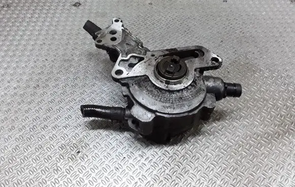 Volkswagen Touran I Vacuum pump 038145209E