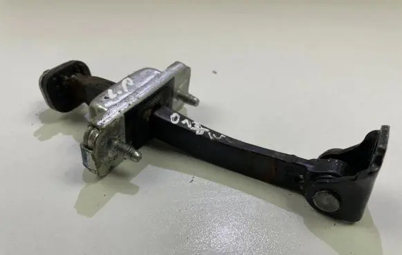 Opel Mokka X Front door check strap stopper