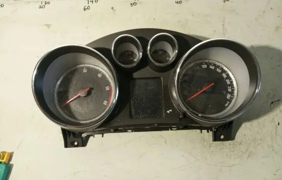 Opel Insignia A Speedometer (instrument cluster) 12843889 SW0554 200811352