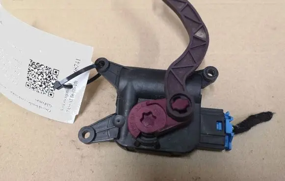 Volkswagen PASSAT B6 Air flap motor/actuator 0132801344 1K2907511E