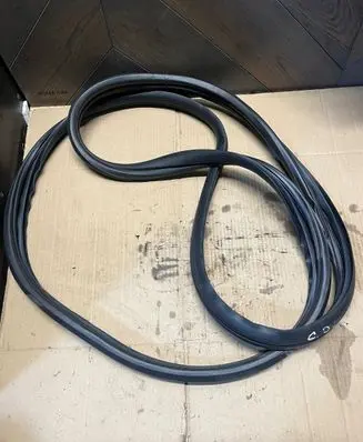 Rear door rubber seal (on body)