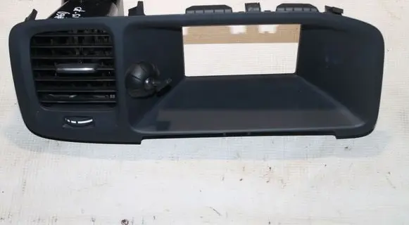 Volvo V60 Quarter panel pressure vent 1281641