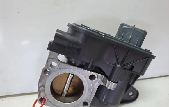 Peugeot 208 I Throttle body valve S27612104 9673622380