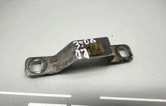 Fender mounting bracket