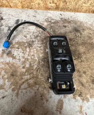 Mercedes-Benz C W203 Electric window control switch A2038210679 501955