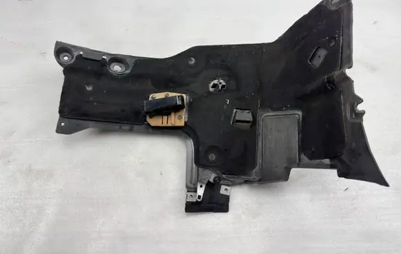 Mercedes-Benz GL X166 Other engine bay part A2226202400