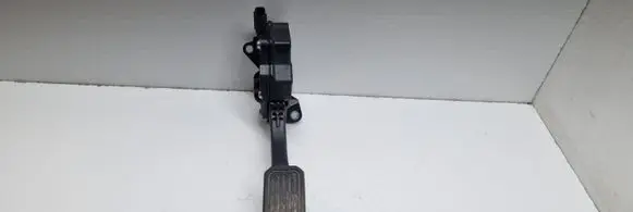 Toyota RAV 4 (XA30) Accelerator throttle pedal 7811042010