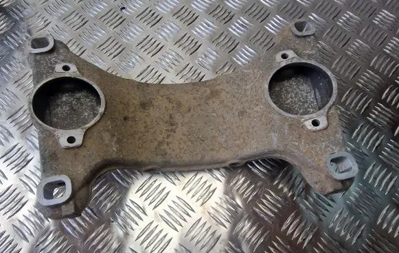 Gearbox mounting bracket