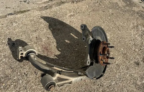 Chevrolet Volt I Front wheel hub spindle knuckle 13324458 1111120413E 13334022AQ