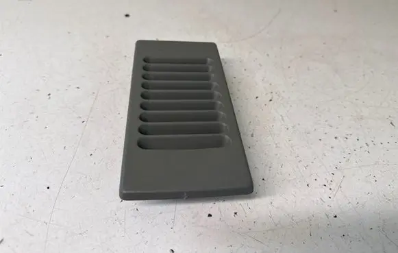 Opel Vivaro Quarter panel pressure vent 91166856 8200018673