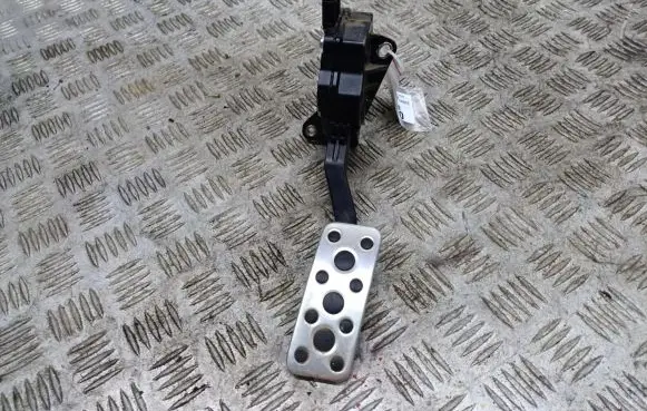 Subaru Forester SF Accelerator throttle pedal 36010FJ030
