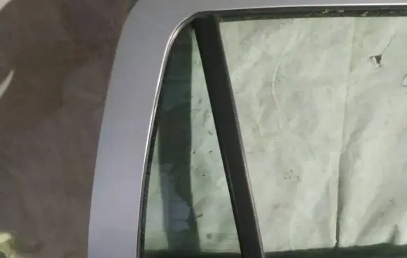 Rear vent window glass