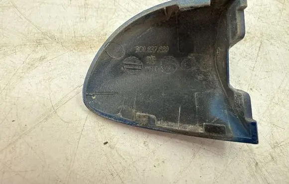 Volkswagen PASSAT B6 Front door handle cover 3C0837880