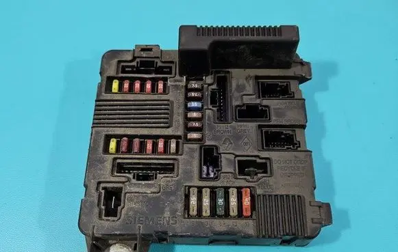 Renault Scenic II - Grand scenic II Central body control module 8200306032C IMPRK1474793