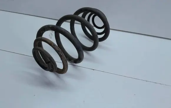Opel Vivaro Rear coil spring
