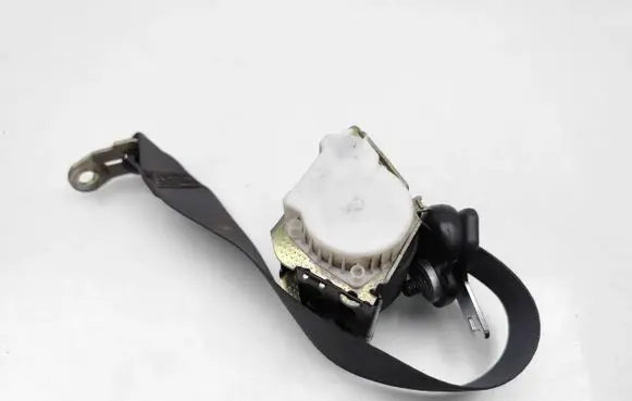 BMW 6 E63 E64 Rear seatbelt 7073542