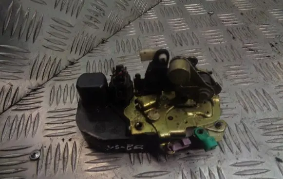 Chrysler PT Cruiser Front door lock