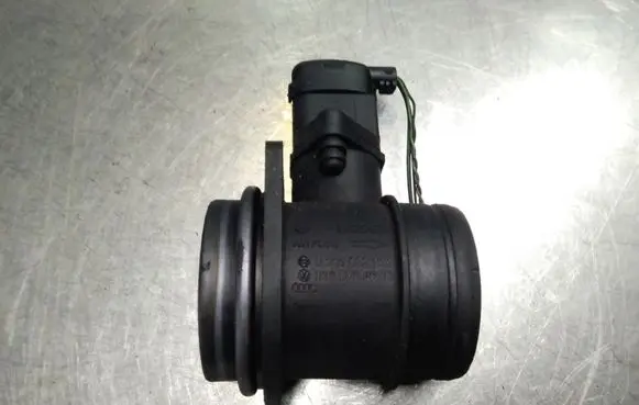 Skoda Octavia Mk2 (1Z) Mass air flow meter 0281002531 038906461B