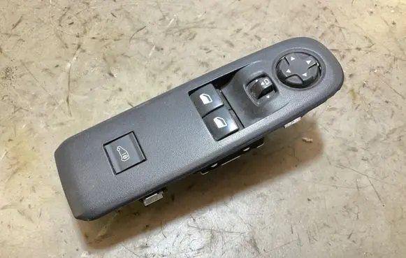 Peugeot Partner III Electric window control switch 96784561ZD