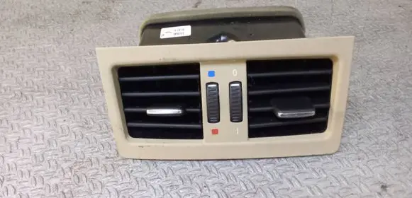 BMW 3 E90 E91 Rear air vent grill 7129556