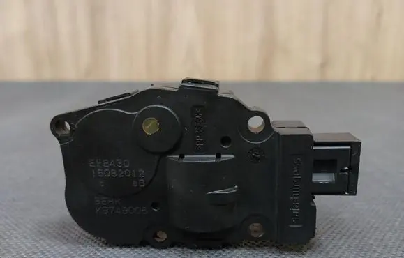 Mercedes-Benz E A207 A/C air flow flap actuator/motor 2219066900 A2219066900 K9749006EB
