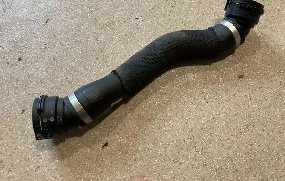 BMW X5 G05 Engine coolant pipe/hose 8596053